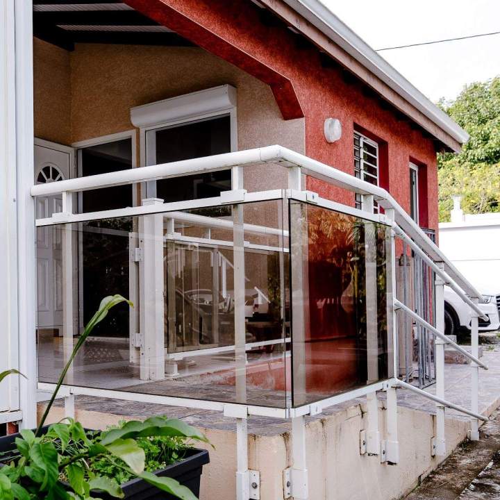 Pose de garde-corps vitrés Guadeloupe